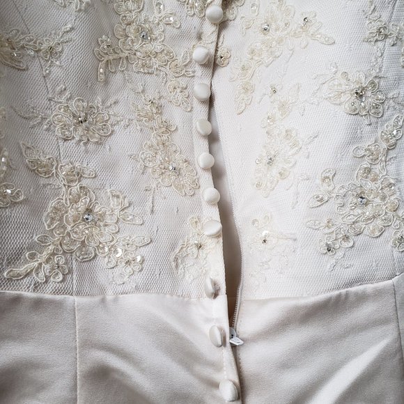 Size 12 Wedding gown or prom dress - Picture 2 of 4